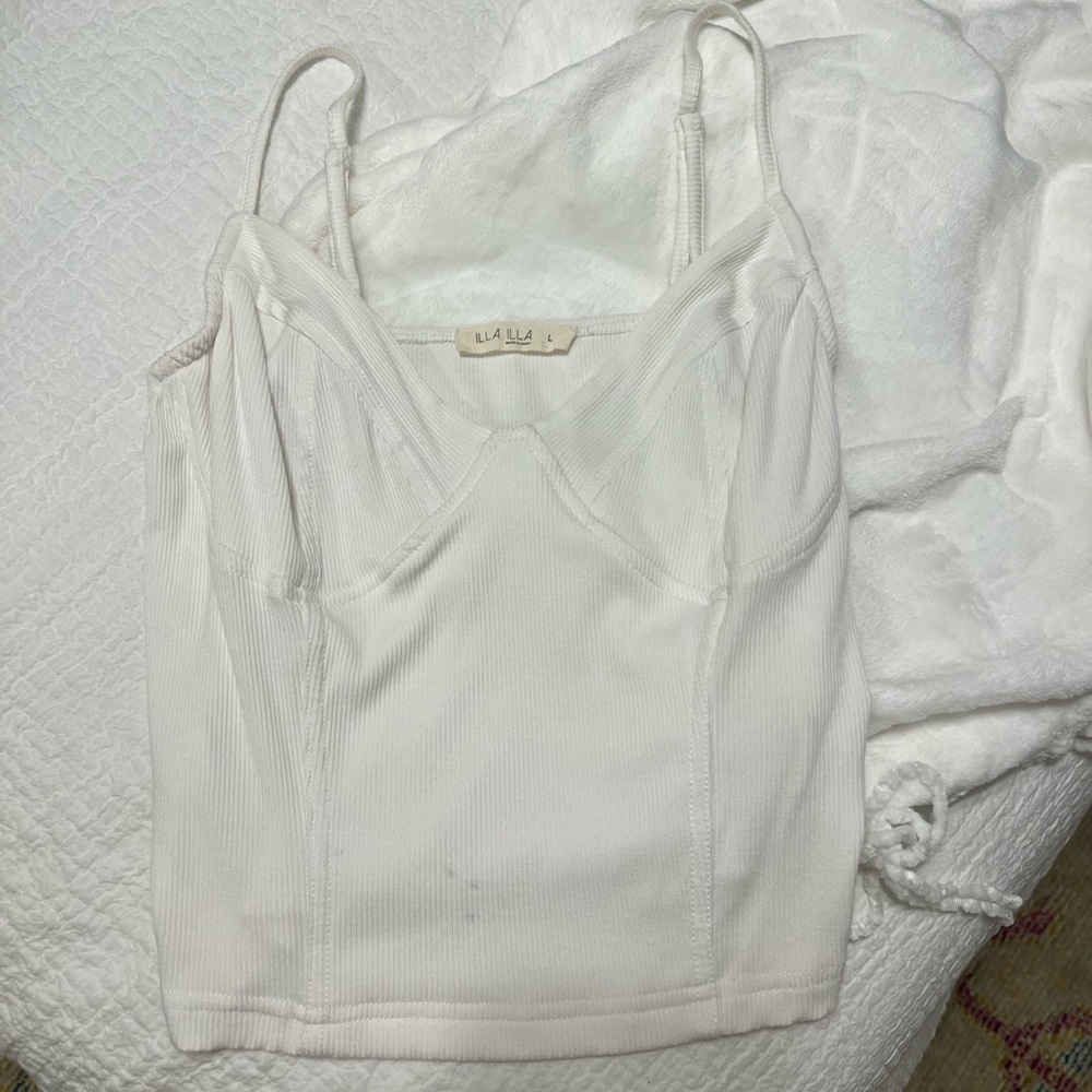 illa illa white top